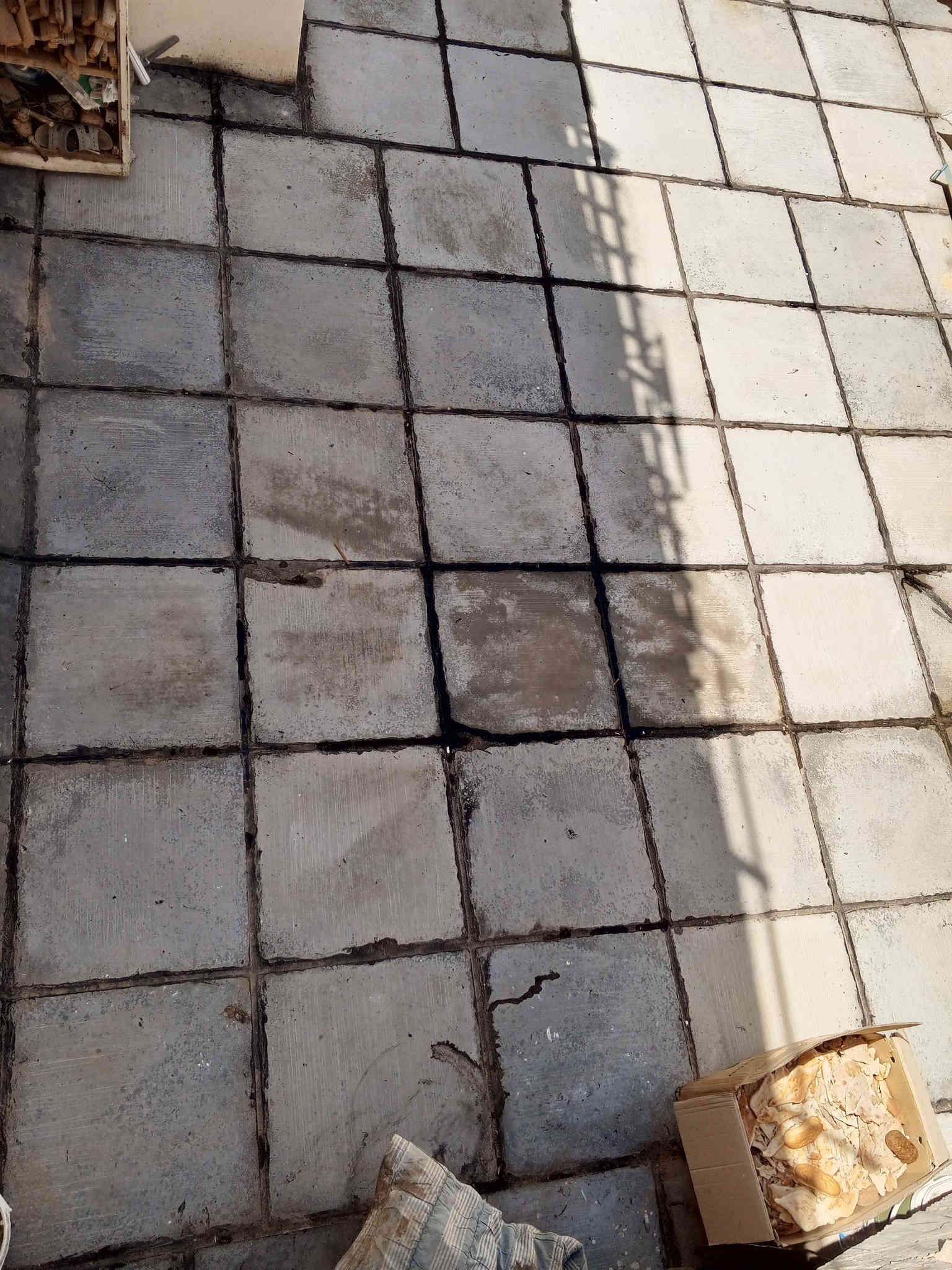 عمل السطوح الجوينات وجدران الخارجية والماستك والزفت ***********
