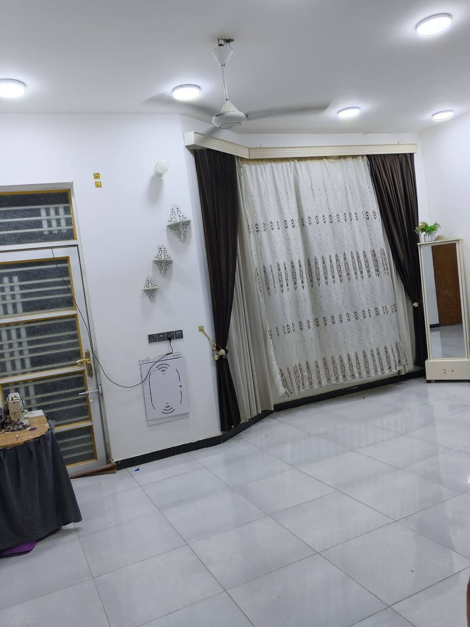 بيت بلحبيليه مقابيل سجن الاصلاح طابو مساحته 100 متر 3 طوابق بناء حديث سعره الكلي مع الاسكان 150مطلوب سكان42 للاستفسار الاتصال ***********
