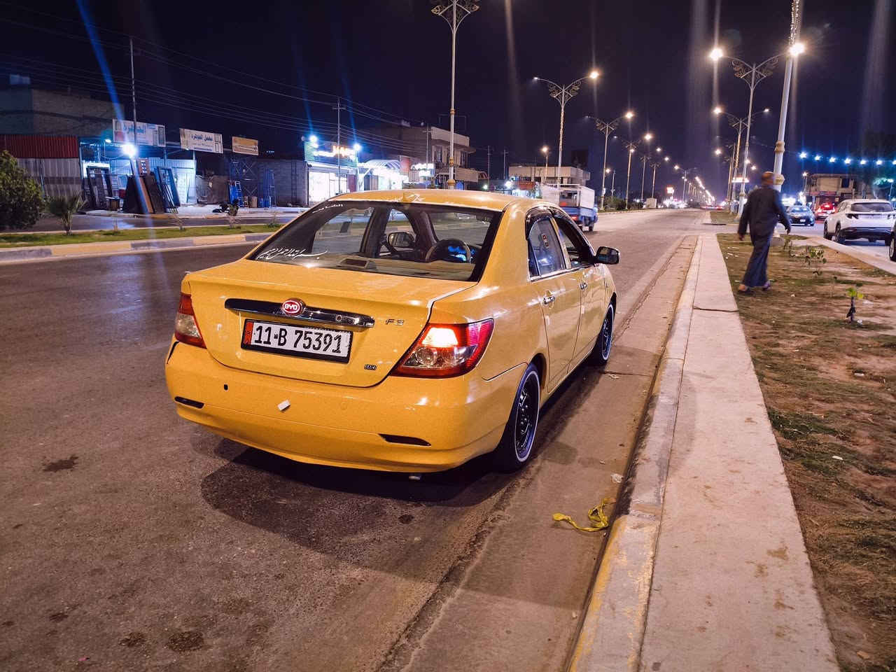 PYD موديل ١٣ سياره تخبل خير من الله بيه ضربه باب السايق فقط ومصلحه نفسه تخيم تايرات وباتري جديد وحداديه مفوله للخير سياره باسمي  رقم بغداد  كير عادي مكينه وكير مكفولات  
سعر ٥٥ وبيه مجال بسيط 
***********
