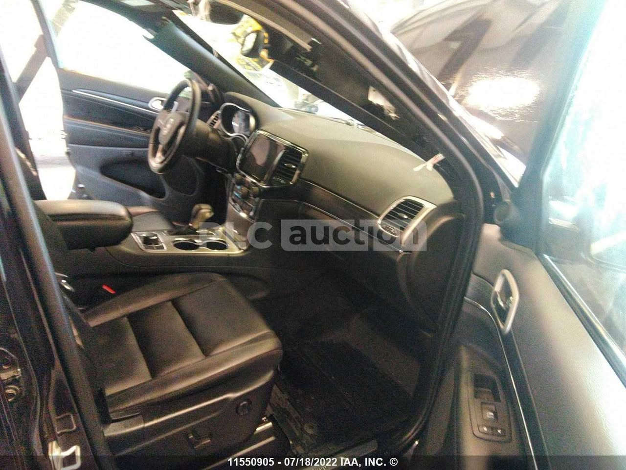 جيب كراند شيروكي لمتدد 21 وارد كندي مرقم بغداد باسمي.. المواصفات
1- اللون غير محدد بالسنوية رمادي..

2- دفع رباعي 4×4.

3- السيارة تجي فتحتين.

4- رادارات+ توقف ذاتي + تشغيل عن بعد .

5-كاميرا 360 درجة + مرايا قلاب.

6- كشنات جلد + تدفئة + خزن ذاكرة للوضعيات.

7- جنطة كهرباء+ حساسات خلفية.

8- السيارة ماشية 20 ألف ميل حقيقي.

9- كراسي كهربائية..

10-المحرك: بنتاستار (Pentastar) الشهير V6، سعة 3.6 لتر يولد حوالي 295 حصان وعزم دوران 350 نيوتن متر.

11-ناقل الحركة: أوتوماتيكي بـ 8 سرعات من شركة (ZF)، وهو ناقل حركة سلس واعتمادي جداً.

12-الشاشة: نظام Uconnect 4C مع شاشة لمس قياس 8.4 إنش تدعم Apple CarPlay و Android Auto.

السيارة موجودة في الناصرية للبيع أو المراوس حسب القناعة حادثه تبديل مدكر امامي ايرباك فقط البردة.ومعالج..

صور السيارة مع الحادث مع رقم الشاصي بالصور..

سعر السيارة 255
رقم ***********
