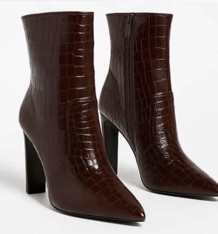 بنات عندي هالبوت "تكرمون" مشتريته من فوغا كلوست ب٧٦$ واريد ابيعه قياس ٤٠ لكن قالبه ضيق يلبس ٣٩ جديد بالباكيت ماملبوس مكاني الموصل الي جادة تريده تبعثلي رسالة


**إذا كنت صاحب هذا الإعلان وتريد حذفه لأي سبب، رجاءا أرسل رسالة إلى الدعم الفني**