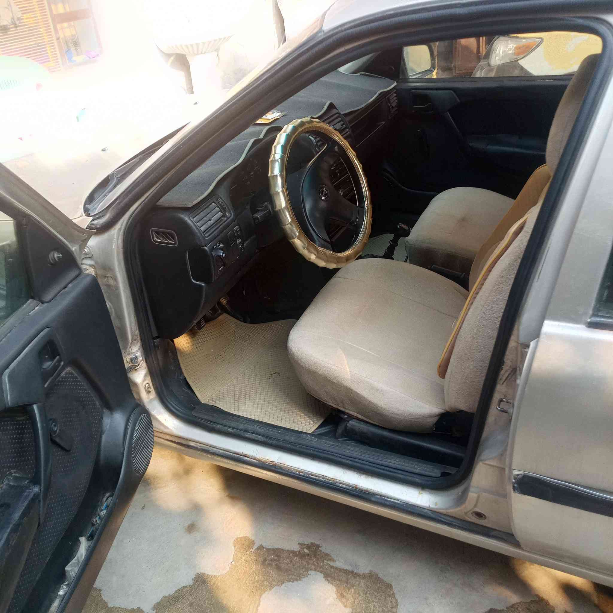 سياره اوبل فيكترا موديل 93 قايش عريض محرك گير گشر بل شرط مكان السيارة كركوك حي  العروبه ***********     ***********.     السعر 43 اوبي مجال
