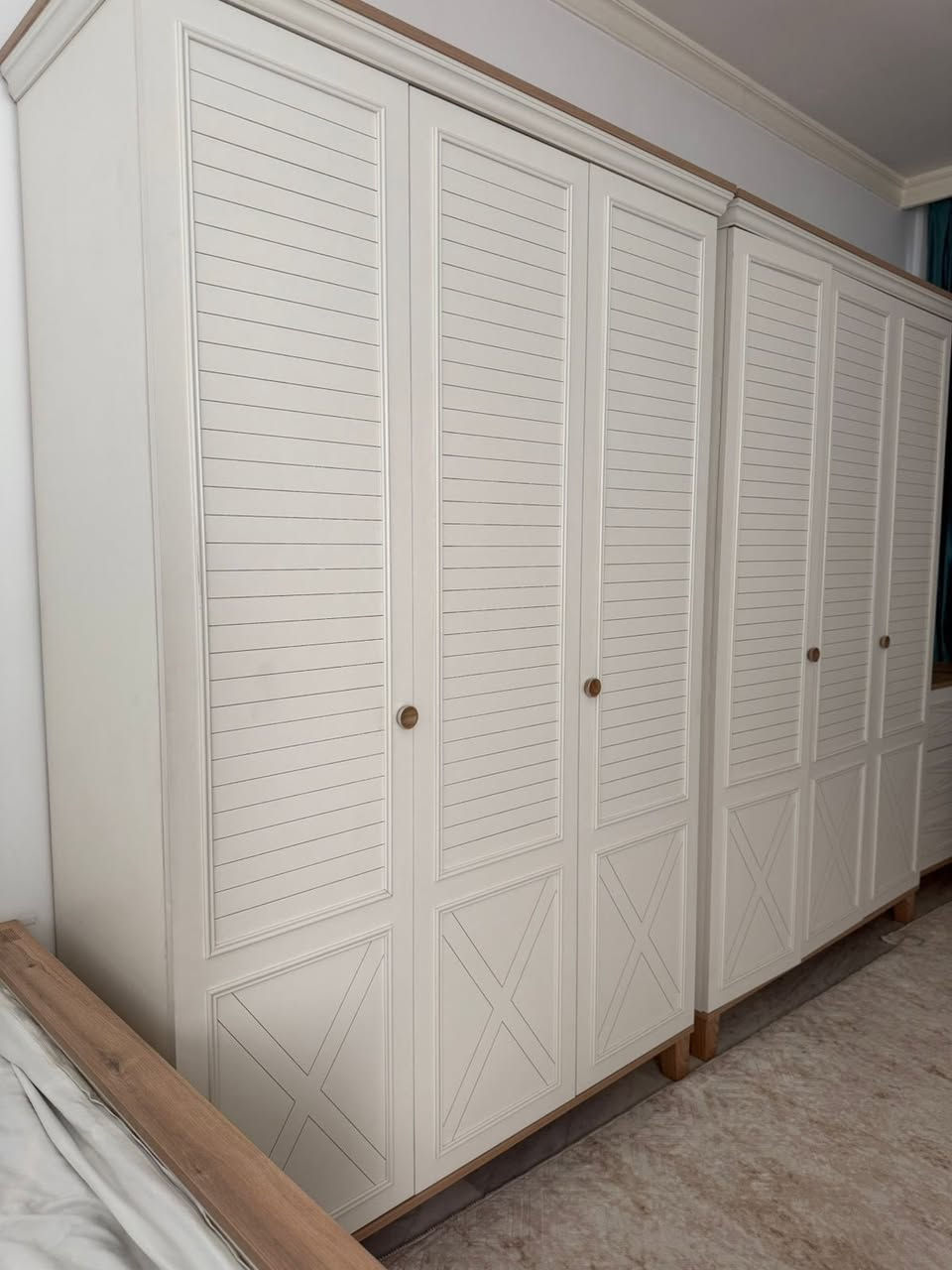 السلام عليكم 
غرفه نومم كامله الملحقات الي موجوده بالصور 
مع كراسي عدد 2 مع سرير عدد2 
كنتور عدد 2 
ميز تواليت عدد 2 
مكتب واحد 
ميز تيبلام عدد 2 
الخشب ميلامين درجه اولى 
الغرفه مستعمله شهر ونضيفه مثل مواضح بل فيدو والصور 
عنوان : الكاظميه خلف مستشفى الامامين الكاظمين التعليمي 
رقم الهاتف للوتواصل : *********** واتساب 
السعر :مليون و 900 الف وبيهه مجال بصيط
