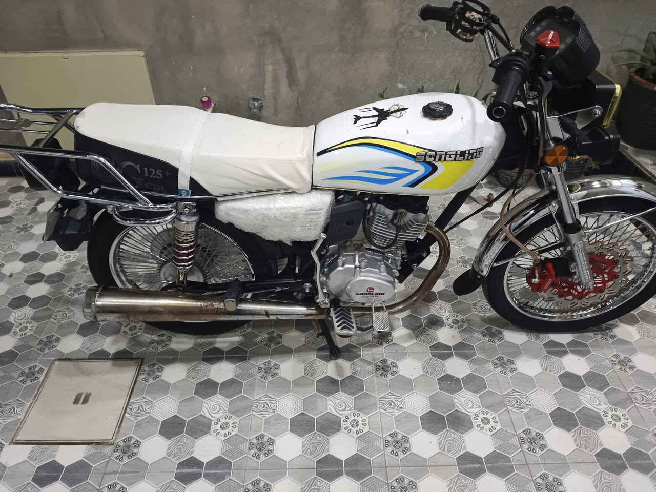 سلام عليكم دراجه تايكر 25للبيع السعر 635بيها مجال شي قليل مكان ديالى بهرز  دراجه حلوة نضيفه مابيها اي نقص كهربائيات شغاله  بس صالنصه مو وياها  انطيك بلاديه رقم استفسار ***********
