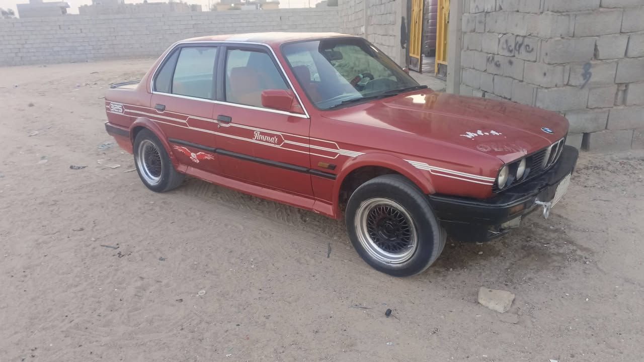 سلام عليكم سياره بي ام زعره مكينه كير ونجي 4 حلوات كير اوتو طخم تاير حداده دواخل نضاف سياره رقم ديالى مشروع وطني مكاني بصره سياره كفاله ضربه فقط مصبوغه المراوس حسب قناعه وبيع ب 33 مكاني بصره  انتصل وتدلل ‏‪***********
