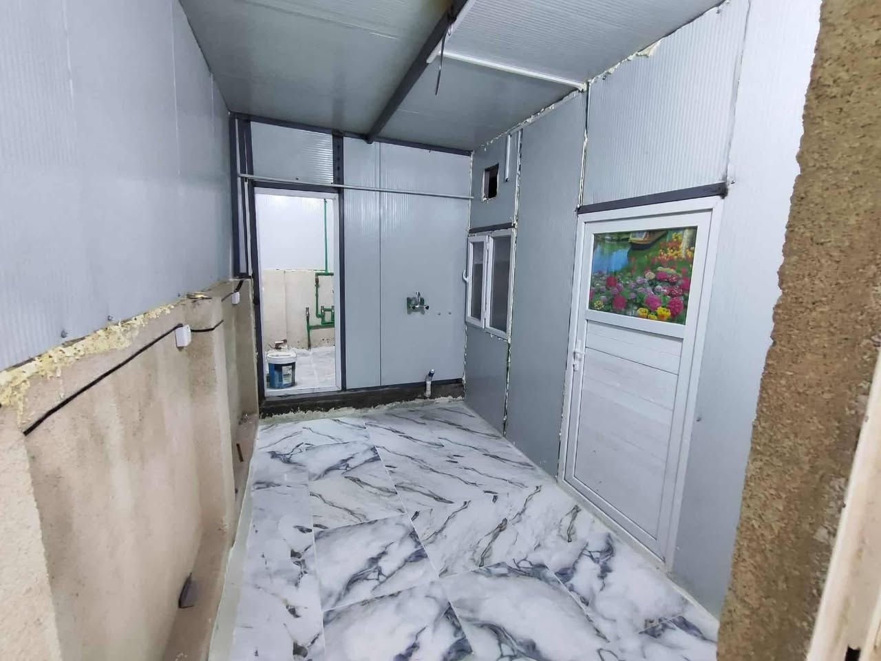 متوفر للأيجار مشتمل طابق ثاني  غرفه وصاله ومطبخ وحمام  درج خارجي  لعائله صغيره قرب حي التراث  شارع 40  مربع 2000 خلف اسواق اليره  ***********
