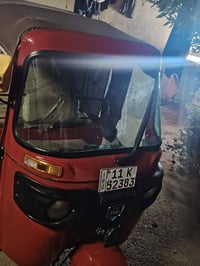 تكتك موديل ٢٠١٨ شهر ٨ و بيه مكينه ٢٠ مكاني سبع قصور شارع ابو احمد ٠٧٧٤...