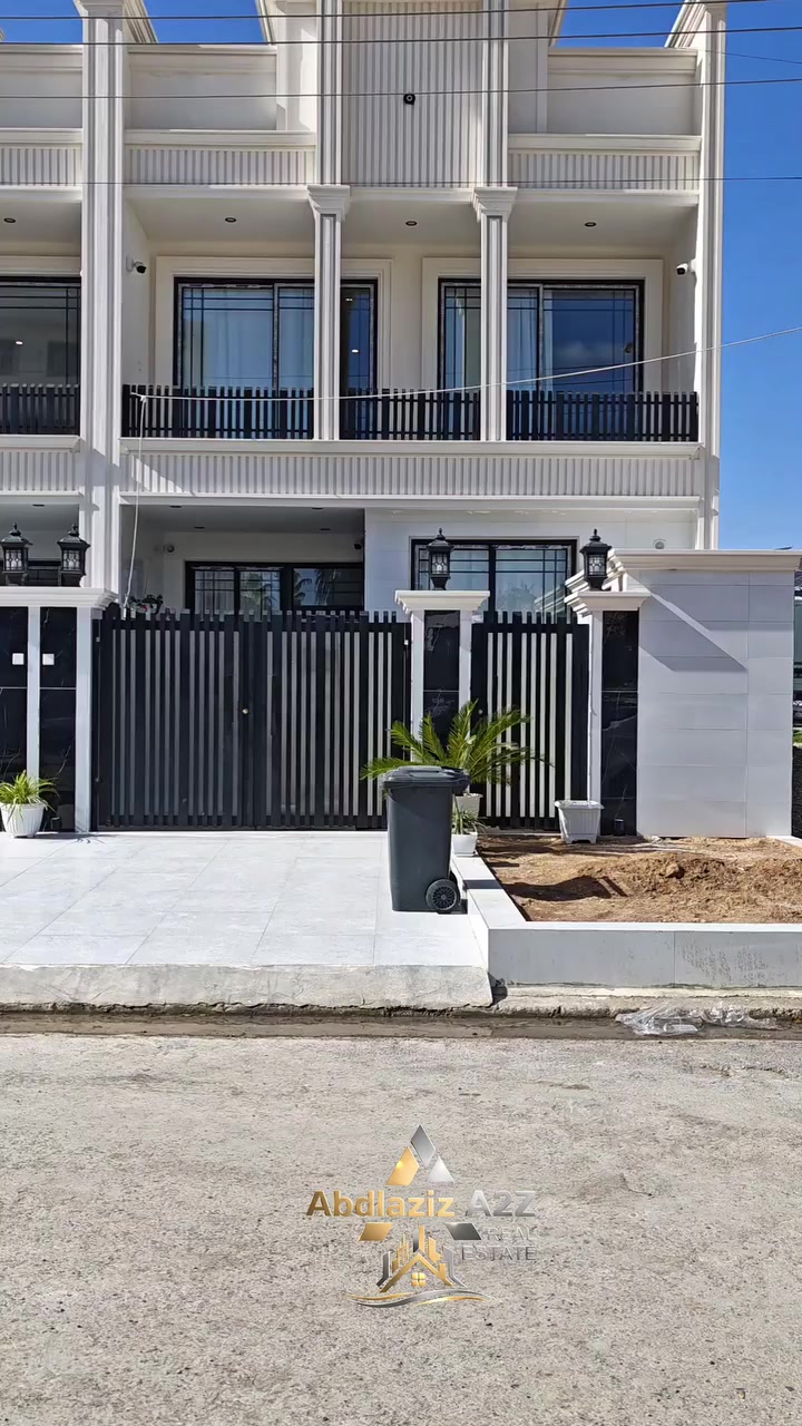 🏡 خانوویەکی نایاب بۆ فرۆشتن لە باشترین شوێنی گەڕەکی فەرمانبەران! 🌟
بەدوای ماڵێکی ئارام و فراواندا دەگەڕێیت بۆ خێزانەکەت؟ ئەم خانووە بژاردەیەکی زۆر گونجاوە بە دیزاینێکی جوان و پێگەیەکی زۆر باش!
📐 تایبەتمەندییەکانی خانوەکە:
ڕووبەر: 125 مەتر دووجا
پێکهاتە: 4 ژووری نووستنی ، هۆڵێکی گەورە، لەگەڵ مەتبەخێکی ڕێکوپێک 🛏️🛋️🍳
شەقام (کۆڵان): 15 مەتری (فراوانە و کێشەی پارکینی ئۆتۆمبێلت نابێت) 🚗
ڕوو: قیبلە (خانووەکە زۆر ڕووناکە و هەواگۆڕکێی زۆر باشە) ☀️
ناونیشان: هەولێر - گەڕەکی فەرمانبەران 📍
💡 خانووەکە لە شوێنێکی زۆر ستراتیژی و ئارامدایە و نزیکە لە هەموو خزمەتگوزارییەکانەوە.
📞 بۆ زانینی نرخ و بینینی خانووەکە لە نزیکەوە، دەتوانن نامە بۆ پەیج بنێرن یان پەیوەندی بکەن بە ژمارە تەلەفۆنی:
[***********]
#خانوو_بۆ_فرۆشتن #هەولێر #فەرمانبەران #عەقارات #خانووبەرە #Erbil #abdlaziz #a2z

🏡 منزل مميز للبيع في أفضل مواقع حي الموظفين (فرمانبران)! 🌟
هل تبحث عن منزل هادئ وواسع لعائلتك؟ هذا المنزل هو الخيار الأمثل بتصميم رائع وموقع استراتيجي!
📐 مواصفات وتفاصيل المنزل:
المساحة: 125 متر مربع
يتكون من: 4 غرف نوم ، صالة استقبال للضيوف، ومطبخ 🛏️🛋️🍳
الشارع: 15 متر (شارع عريض ومريح لوقوف السيارات) 🚗
الواجهة: قِبلة (إضاءة طبيعية ممتازة وتهوية جيدة) ☀️
الموقع: أربيل - حي الموظفين (فرمانبران) 📍
💡 يقع المنزل في منطقة هادئة وراقية، وقريب من جميع الخدمات الأساسية التي تحتاجها.
📞 لمعرفة السعر أو لزيارة المنزل ومعاينته، يرجى مراسلة الصفحة أو الاتصال على الرقم التالي:
[***********]
#عقارات_اربيل #عقارات #للبيع #منزل_للبيع #اربيل #فرمانبران #Erbil #abdlaziz #a2z
