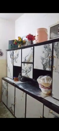 خزانة • جديدة • استعمال قليل