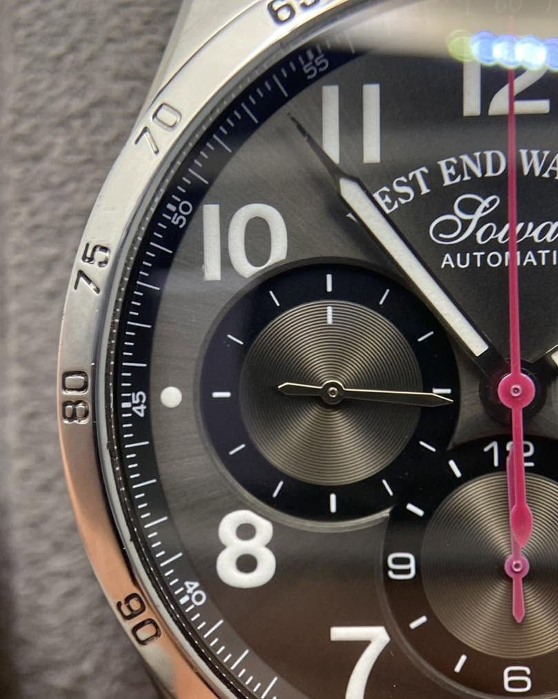 West End Watch Co
Sowar Automatic 
مُستعمل بدون مُرفقات 
اوتوماتيك كرونو
قطر ٤٢ 
الساعة بنظافة جيدة جدًا 
لون مينا مُميز


**إذا كنت صاحب هذا الإعلان وتريد حذفه لأي سبب، رجاءا أرسل رسالة إلى الدعم الفني**