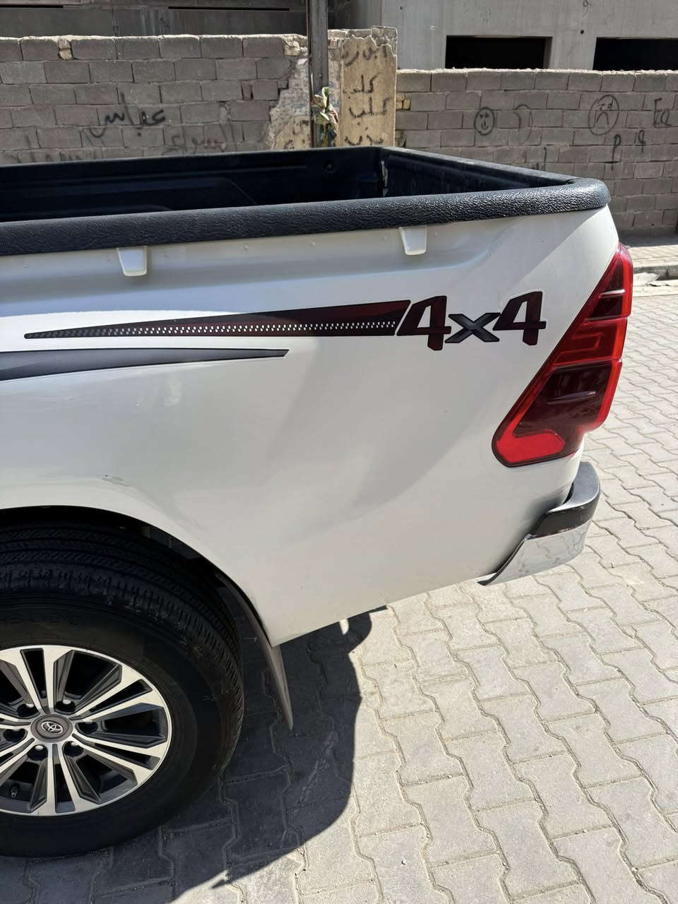 السلام عليكم للبيع بيكب تويوتا هايلوكس 2022 اربعة سلندر عالي فور ويل ساز اصليه ام الضمان ماشيه 80 الف مكفوله عده بارد حدا بسيط بالجاملغ الخلفي مواصفاتها بصمه كشنات كنتاره يعني جلد ومخمل تدفئه تبريد الكشنات حساس خلفي وامام كامره خلفيه واماميه اصليه فور ويل وباقي مواصفات للاستفسار الاتصال على الرقم *********** اني مكلف بالنشر اخوان اي سؤال خابر على راعيها
