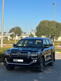 لاندكروز V8 • ٢٠١٩ • ١٢١ الف كم