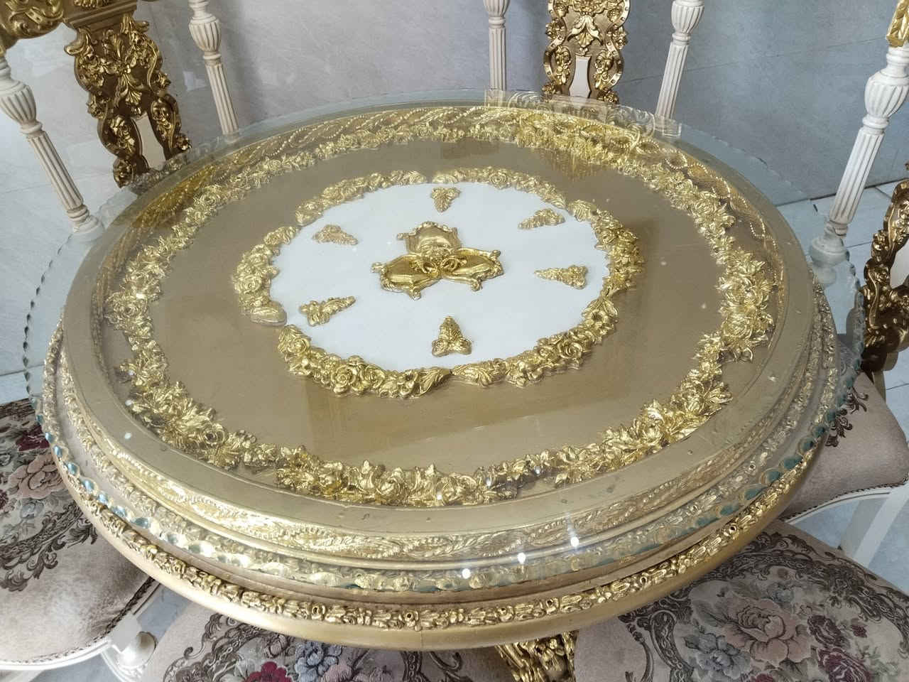 بسم الله الرحمن الرحيم مبردات 5 قطع ميز طعام مصري زان 6 كراسي ثريا تشتغل بس بيه خلل بسيط براد دبه فوك ودبه جوه /باب تركي  / ثريه كرستال استيل الغراض كلهن نظيفات المكان شارع فلسطين ***********
