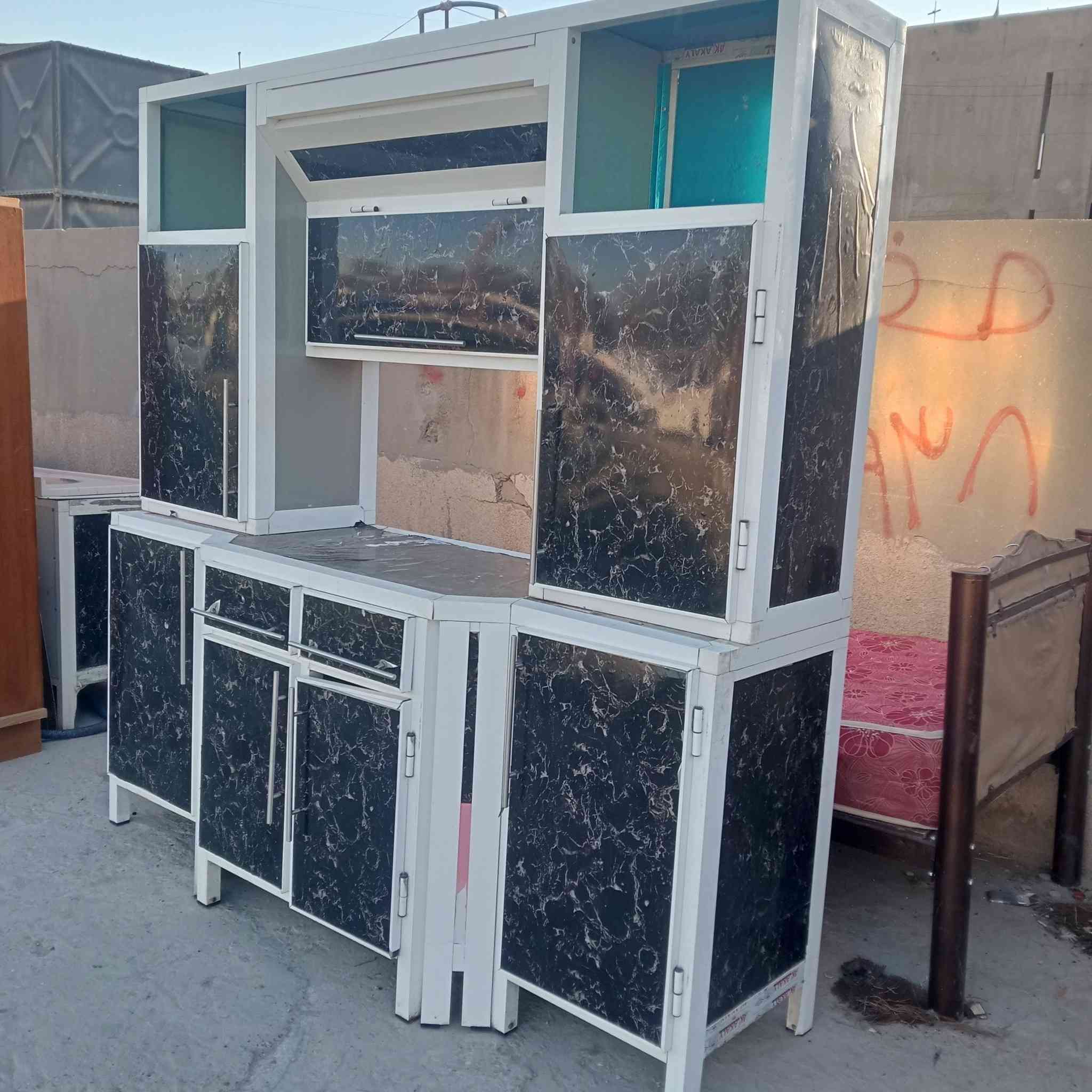 أغراض للبيع مكان زعفرانيه ***********
