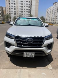 فورجنر 2023 للبيع فقط  محرك 4 سلندر 2700  ماشيه 30 الف قابل للزياده  ب...