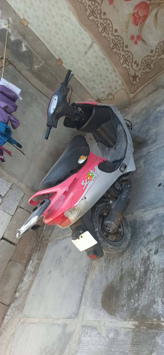 سلام عليكم TVS ياباني كلها شغاله سلف وهندر ولايت ودشبول وطوافه والكيلومتر ومكينه مامفتوحه شرط مراوس شعدك نزل ونلتفق مكاني ديوانيه ***********
