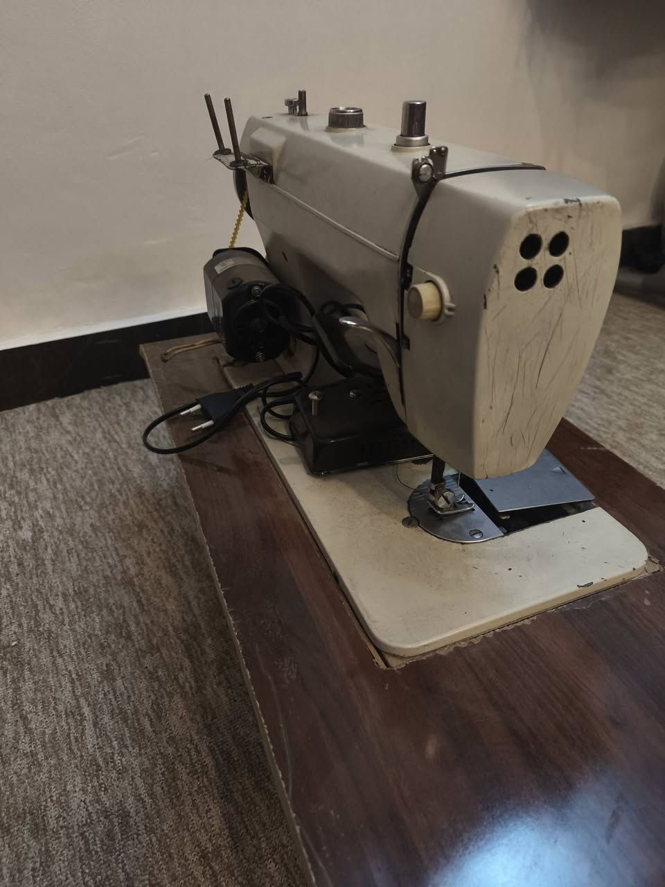 مكينة خياطة برذر
هي والتخته مالتها 
سعرها 175ألف وبيها مجال 
للتواصل واتساب 

☎️/***********/☎️
