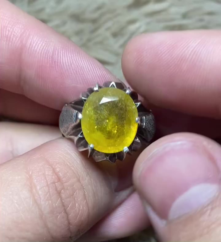 سلام عليكم ياقوت افريقي اصفر صياغة ثقيلة قياس(24)
للبيع يوجد توصيل ***********
