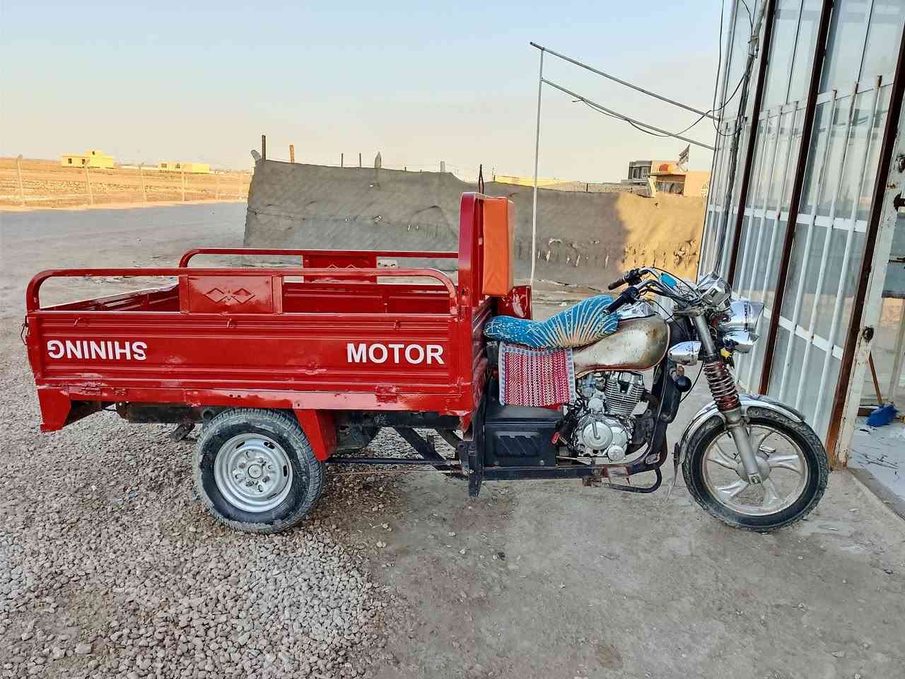 ستوته موديل 16مكينه 24 بيها خيط بخار (الشاصي مكفول) البدي مصبوغ حراري مااذب عليها ربع شغل واطلع السعر   واحد و200 وبيها مجال للطيبين العنوان السنيه. السياحي 
***********
