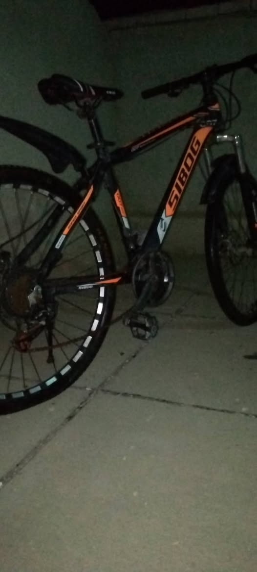 بايسكل حجم 26 ونص فقط جوب امامي وخلفي لازم تبدل وعندي يدة بريك امامي نصها مكسورة بس ما مأثرة شغال قيم بما يرضي الله وأخذ مكاني حي تونس رقم ***********
