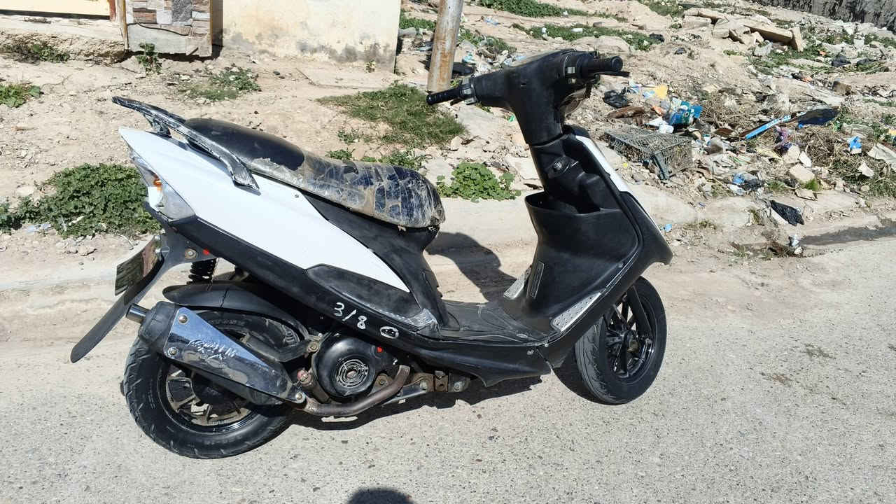 سلام عليكم دراجه ماكس عدلة للبيع نضيفة ما بيهة اي عطل كهربائيات يشتغلن يشغل سلف وهندر السعر 400


**إذا كنت صاحب هذا الإعلان وتريد حذفه لأي سبب، رجاءا أرسل رسالة إلى الدعم الفني**