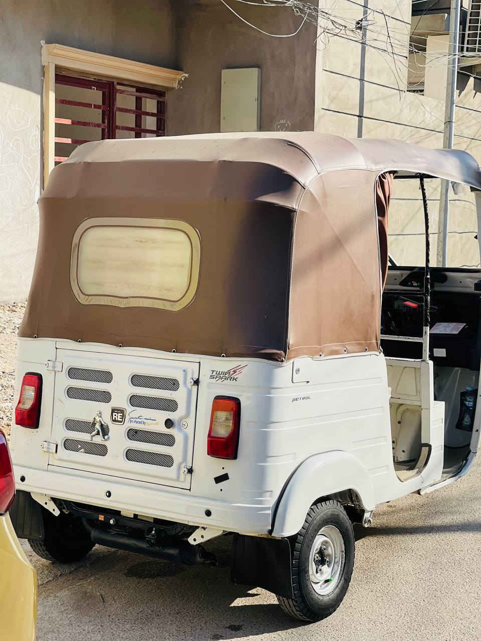 السلام عليكم تكتك للبيع موديل 20 مرقم انكَليزي سنوية تحويل ثاني يوم نظافة مكينه وكَشر تخم تايرات جدد وتكتك خير من الله المكان بغداد الدوره أبو دشير ***********
