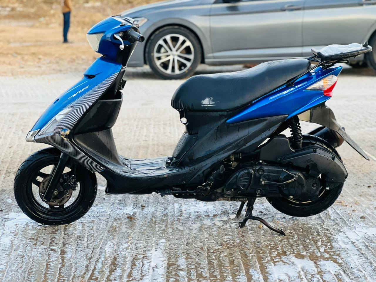 السلام عليكم ادرس حديث مفتوحة رايمر  دراجة كلها شغالة تخم تاير جديد دراجة ناعمة شلعة ومعدل برغي ما بيها نقص *********** مكان كوت خاجية خاص كفرات بلادي
ملاحضه عداد طافي
