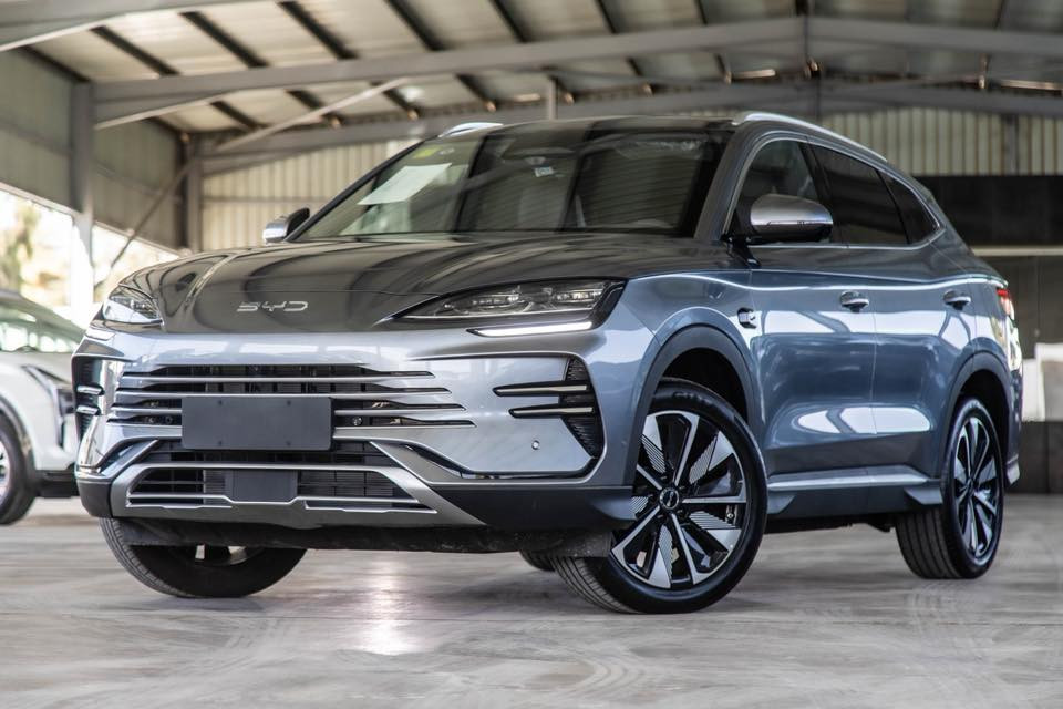 �✨ متوفر الآن لدى المهند للسيارات ✨🚗

🔥 BYD Song Plus Champion Edition DM- i 
بطاريه مبيره تقطع مسافه 160 كم في الشحنه اعلى صنف بجميع الاضافات 
 
2025 🔥
🔹 عداد صفر

🔹 مكفولة

⚙️ المواصفات الفنية:

 • محرك 1500 سي سي

 • 4 سلندر – بنزين

 • قوة 218 حصان

 • حجم خزان الوقود 60 لتر

 • تقطع بالفل الواحد تقريباً 1300 كم

🔋 البطارية:

 • سعة 26.6 كيلوواط

 • نوع Blade Battery

 • تقطع بالشحنة الواحدة حتى 160 كم

 • إمكانية القيادة على الكهرباء بالكامل

🛋️ التجهيزات والإضافات:

✔️ سقف بانوراما

كراسي امامي كهرباء

صندوق كهرباء

✔️ مقاعد جلد كهربائية

✔️ تدفئة وتبريد مقاعد

✔️ ستيرنك مدفأ

✔️ شاحن لاسلكي (Wireless Charger)

✔️ Sentry Mode (وضع الحماية والمراقبة)
✔️ اصطفاف ذاتي

✔️ كاميرا مراقبة

✔️ تحديثات وسوفتوير مستمرة

✔️ جميع التطبيقات مفعّلة

✔️ شاشة أمامية كبيرة متعددة الخصائص

✔️ عداد ديجيتال

✔️ 14 كاميرا (أمامية + جانبية + خلفية)

✔️ أضوية أمامية LED + إضاءة نهارية LED

✔️ تحكم بالطارة

✔️ مثبت سرعة

✔️ جير تتش

✔️ هاندبريك إلكتروني

✔️ بصمة تشغيل ودخول

✔️ فتحات مكيف خلفية

✔️ حساسات أمامية وخلفية

✔️ جنوط ألمنيوم

✔️ صندوق خلفي كهربائي

✔️ مرايا طي كهرباء

✔️ مداخل USB

✔️ أنظمة قيادة متعددة

✔️ Smart Drive

🛡️ أنظمة الأمان:

🔹 Auto Park (اصطفاف ذاتي)
🔹 Blind Spot Monitor (حساس النقطة العمياء)
🔹 Lane Assist (تحديد مسار)
🔹 Radar
🔹 Auto Lights
🔹 Voice Command
🔹 Airbags
🔹 WiFi

📞 للاستفسار يرجى الاتصال على الأرقام التالية:
0797055388

#منطقة_الحره #سيارات #trend #mercedes #freezon #jordan #Amman #ORDER_NOW #luxury_cars #suv_الأردن #byd #BYDSongPlus #BYDSongPro #BYDTang


**إذا كنت صاحب هذا الإعلان وتريد حذفه لأي سبب، رجاءا أرسل رسالة إلى الدعم الفني**