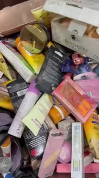 مكياج • ٥٠٠/٢٥٠ قطع • جديد بالباكيتات