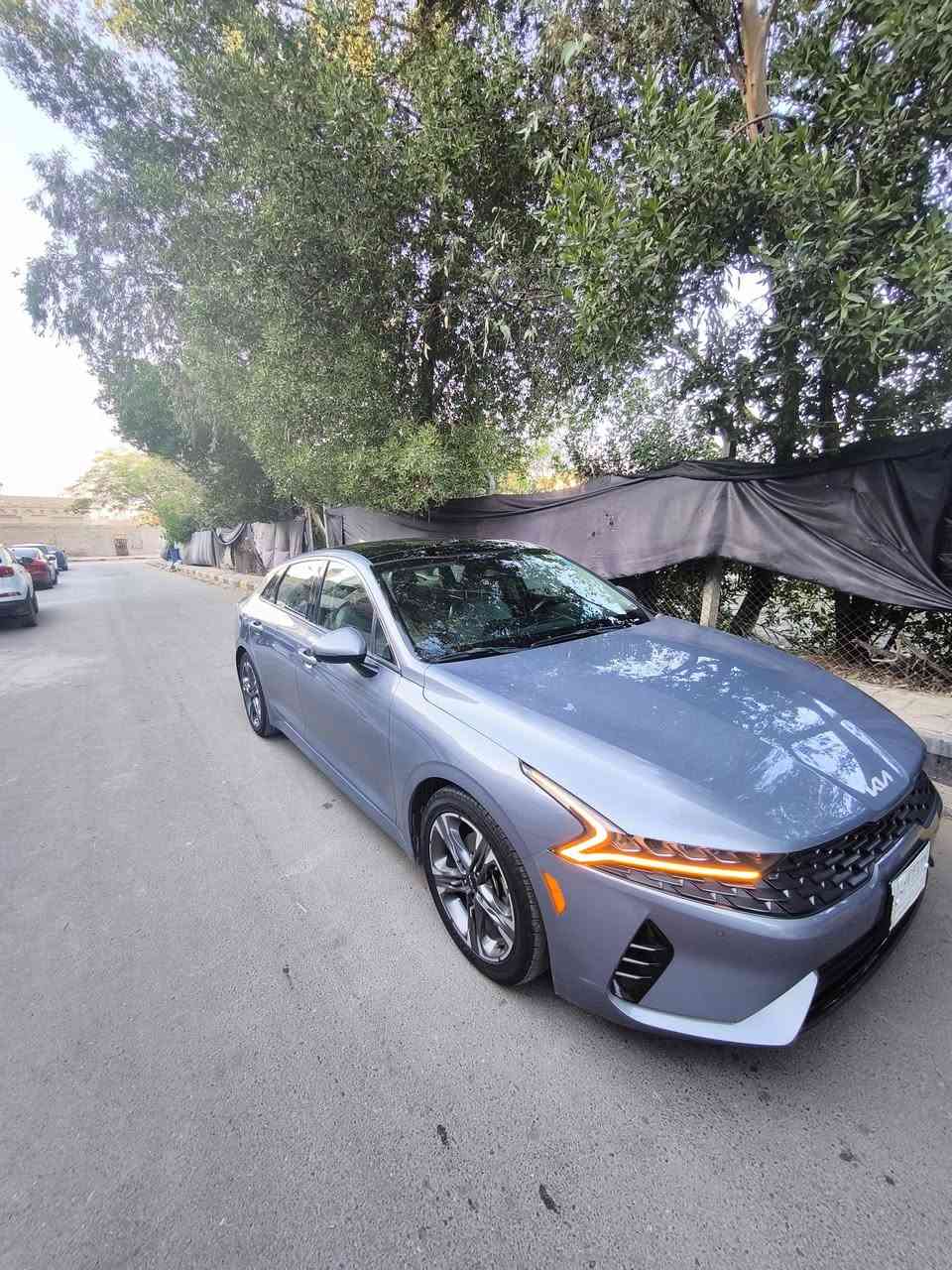 كيا 2022 K5 EX لون معدني فول مواصفات واحد على واحد اعلى فئة
 باقيلهة سنتين ونص وتصير حرة
السياره حادثهة فقط الجمالغ الخلفي جهة السائق .. ((حادث امريكا)) بدون شواصي بدون ايرباك كفالة
وبارد بسيط ((بالعراق)) نص شبر بالجاملغ الخلفي   
بدون ايرباك . 
بجم كبس 
ماشية67مايل
(منظومة غاز اضافة) قبل سنة  شديتهة ام الضمان (الدورة)
المواصفات EX فول 1/1. 
1- بصمة ابواب + تشغيل عن بعد. 
2- شاشة حجم كبير + داخل صاج ملكي. 
3- رادار امامي وجانبي وخلفي و بريك طوارئ وحساسات خلفيه. 
4- هاندبريك بصمة +ميموري كشن + تبريد وتدفئه كشنات وتدفئه استيرن + كشنات الاماميه كهرباااء.+شحن واير ليس. 
5- صندوق ذكي يفتح عند الاقتراب
6- بك لايت لد كامل. 
7- ويل كب  18
8- تبريد شاشة منفصل+ قطعتين تبريد. 
10- سياقة الكترونية + تحديد مسار.  
12-  نظام الترحيب الصوتي + الشاشات. 
13-  اناره داخليه لمس. 
14- تبريد شاشة منفصل. 
15- 4 وضعيات قيادة بل ماوس  
16-اوتو هولد للتوقف الالكتروني بل ازدحام. 
17- محرك 1600 turbo 🚀🔥
18-كامرة 360 درجة يعني خمس كامرات
كفالة كير محرك صدر تايرات سيارة جديدة مال جناي .
--معوقين بغداد--
ضمان الوكالة العامة والتحويل.. السيارة بيهة قسام شرعي كامل+ وكالة عامة
170 بيهة مجال بسيط  
مكاني 🌎 بغداد / م الصدر 
***********
