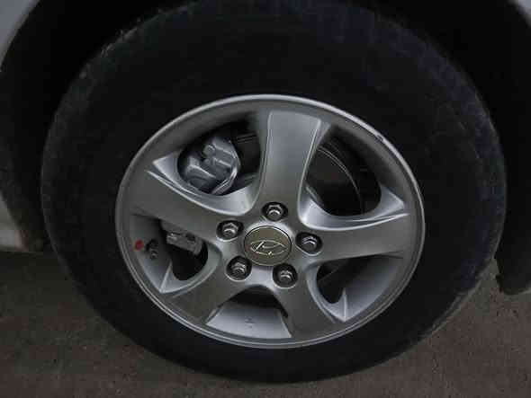 اريد ابيع هاذا الطخم هوا والتاير 
السعر 350 
العنوان الرشيدية كماليات بشار 
الاتصال على الرقم 
***********
***********
