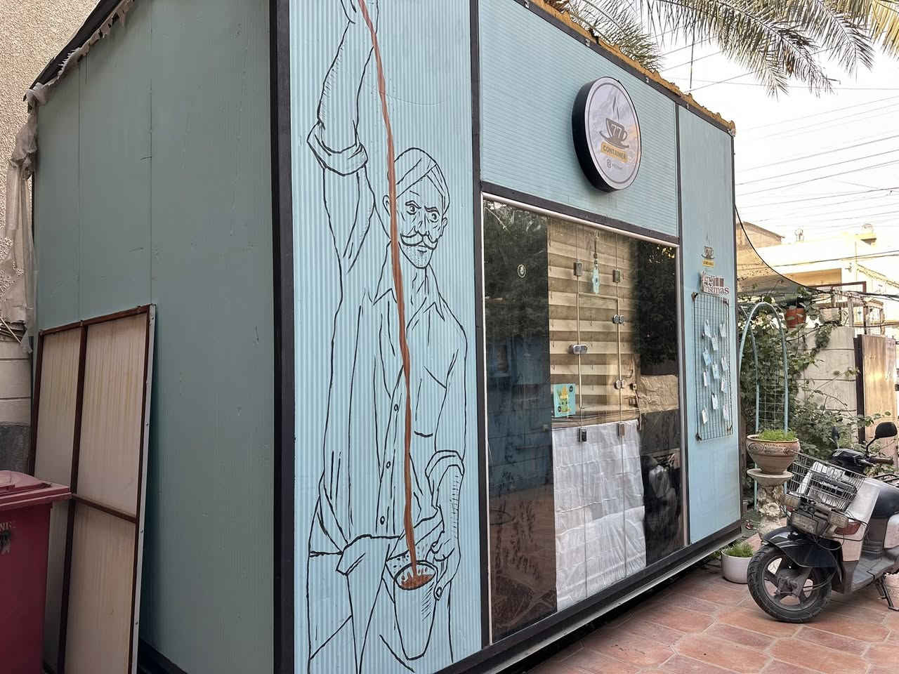 كرفان للبيع
كرفان 3x4 للبيع نظافه 9‎0‎%‎ ينفع لمشروع كافيه او كافتريا او مطعم يحتوي على ميز غذائي وميز عادي وفاترينه زجاجيه مجهز كهربائيات واناره 
للتواصل ***********
السعر المطلوب 1750
