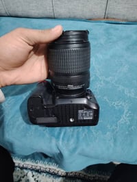 كاميرا نيكون 7100 • عدسة 18-140 • ملحقات كاملة