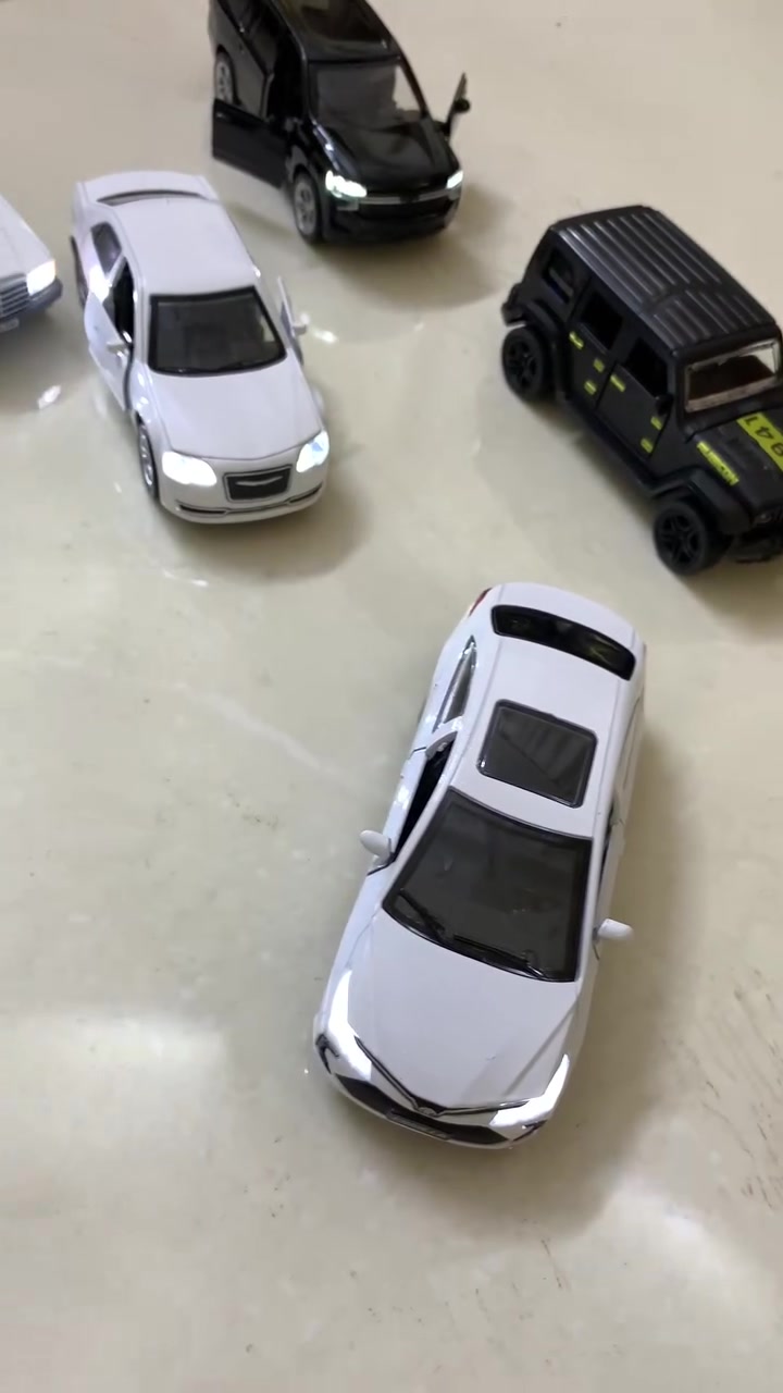 سيارات جديد كلهم شغالات لايت وصوت 7 قطع


**إذا كنت صاحب هذا الإعلان وتريد حذفه لأي سبب، رجاءا أرسل رسالة إلى الدعم الفني**