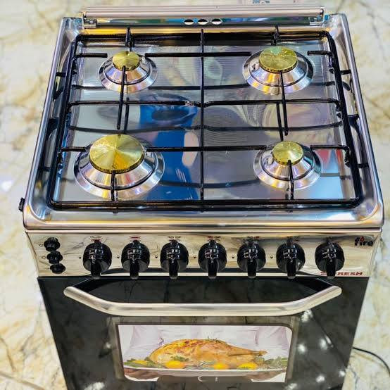 أكيد، هذا شرح مرتب ومفيد عن طباخ الفراش (الغاز) 4 شعلة بقياسين 60×60 و 50×50 👇
🔥 طباخ الفراش 4 شعلة – قياس 60×60
✅ المميزات:
حجم كبير (60×60 سم) مناسب للعوائل
4 عيون (شعلات) بأحجام مختلفة للطبخ السريع والبطيء
سطح قوي (ستانلس ستيل أو حديد مطلي) يتحمل الحرارة
مفاتيح تحكم أمامية سهلة الاستخدام
شبك حديد ثقيل يثبت القدور بشكل ممتاز
🔥 ليش تختاره؟
إذا عندك مطبخ واسع
إذا تطبخ بكميات كبيرة
مناسب للاستخدام اليومي المكثف
🔥 طباخ الفراش 4 شعلة – قياس 50×50
✅ المميزات:
حجم أصغر (50×50 سم) مناسب للمساحات الضيقة
نفس عدد العيون (4 شعلات)
استهلاك غاز أقل مقارنة بالكبير
خفيف وسهل النقل
🔥 ليش تختاره؟
للمطابخ الصغيرة
للعزاب أو الاستخدام الخفيف
إذا تريد خيار اقتصادي
⚖️ الفرق بين 60×60 و 50×50
الخاصية
60×60
50×50
الحجم
أكبر
أصغر
الاستخدام
عائلي
خفيف / فردي
القوة
أعلى
متوسطة
استهلاك الغاز
أكثر
أقل
المساحة
يحتاج مكان
يوفر مساحة
💡 نصيحة للبيع أو الإعلان:
إذا تريد تبيع:
قل: "متوفر عندنا جميع القياسات وبأسعار تنافسية"
ركز على التحمل + توفير الغاز + قوة النار
العنوان الحمزه الغربي شارع 60 مقابل النادي الرياضي القديم مجاور جامع الإمام علي ✅️✅️✅️✅️✅️✅️


**إذا كنت صاحب هذا الإعلان وتريد حذفه لأي سبب، رجاءا أرسل رسالة إلى الدعم الفني**