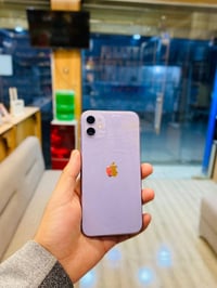 ايفون 11 عادي ذاكرته 128 بطاريته 90 جهاز بلادي مكفول فقط ضهر امفطر الش...