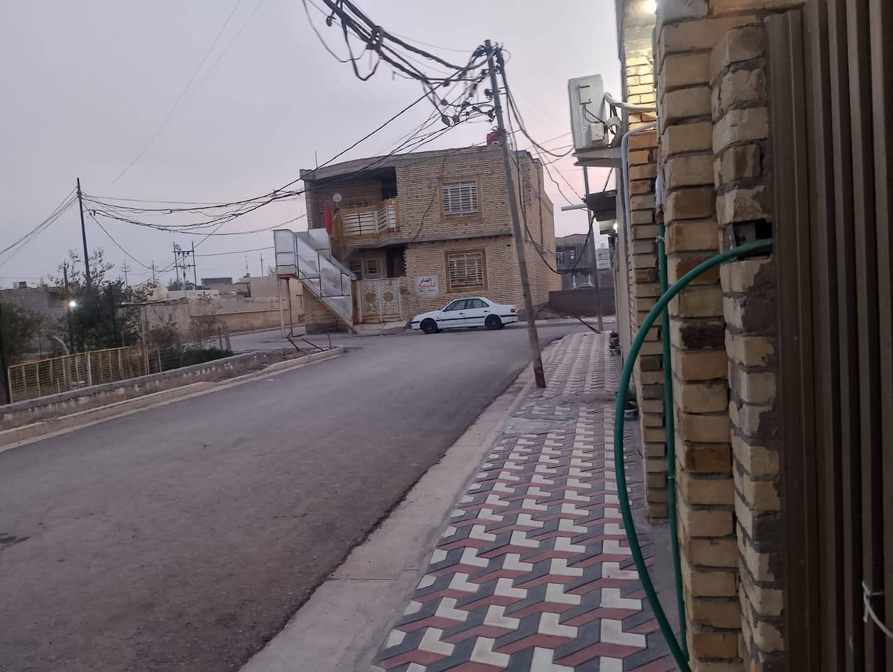 بيت للبيع، 
طابو صرف /12124،
حي الاساتذه قرب جامعه الامام الصادق، موقع الدار بين ركنين مقابل حديقه ،
 المساحه.7*16  /  112م ،
ملاحضه البيت ليس مشيد بالكامل، 
الاستفسار والاتصال 
***********
