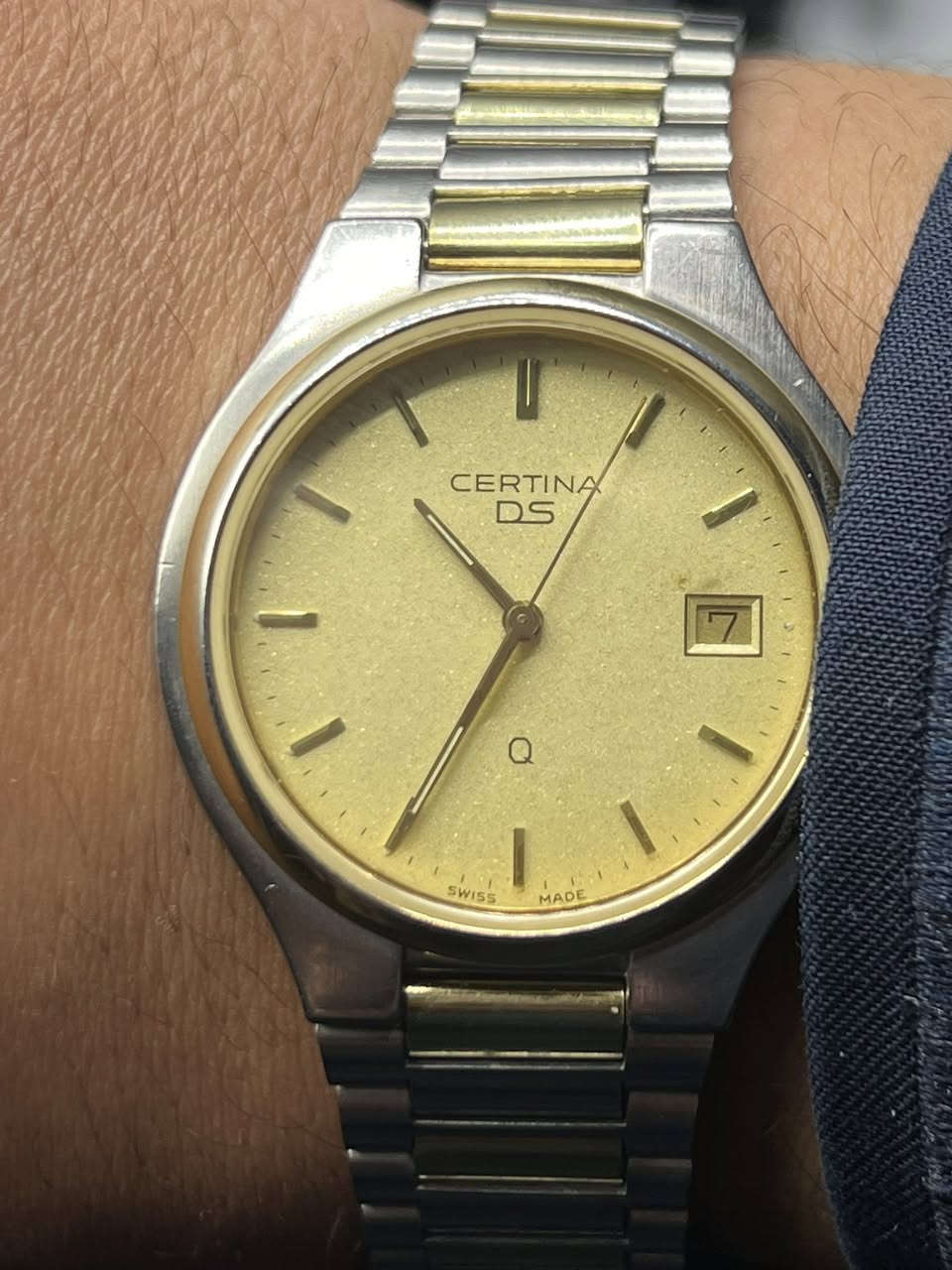 نوادر و تحفة من سيرتينا سويسري اصلي كوارتز بطارية قطر 34 ملم منفذ شهري مينا مميزة طش الرمل بلادية بالكامل نظافة ممتازة جداً

للاستفسار والحجز التواصل خاص
او واتساب ***********
