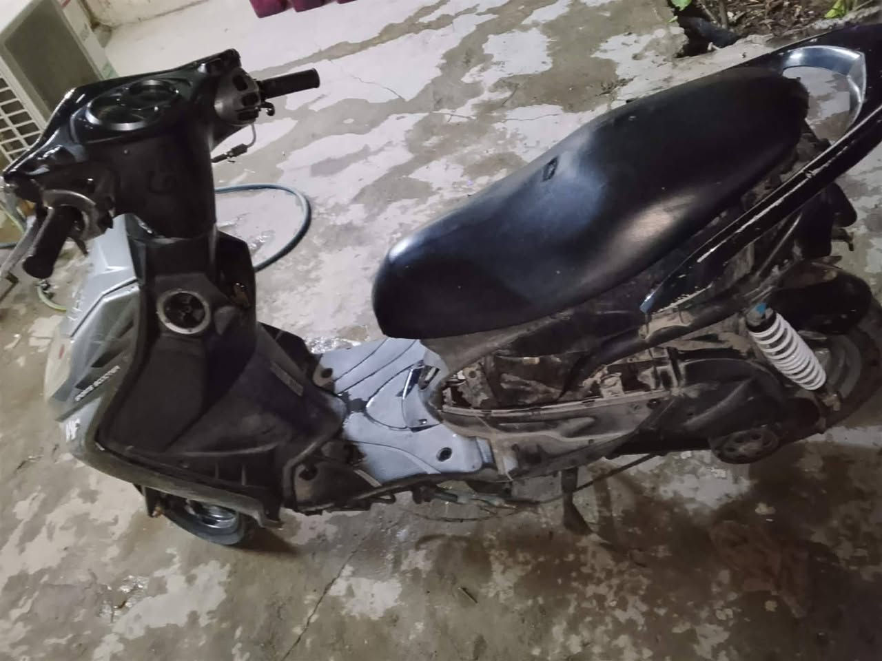 السلام عليكم دراجه سكنس فحل دراجه شغاله بس برغي مال اكليج 200 مكاني بغداد


**إذا كنت صاحب هذا الإعلان وتريد حذفه لأي سبب، رجاءا أرسل رسالة إلى الدعم الفني**