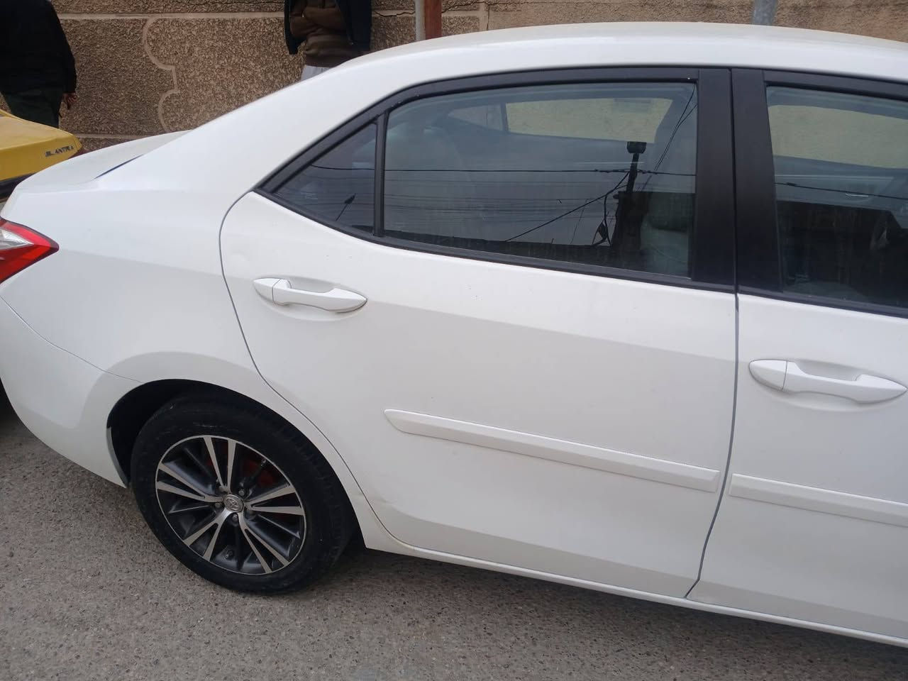 سلام عليكم كورلا للبيع
سياره موديل 16
رقم بابل جديد هزه وسنويه جديده 
شرط التحويل 
سياره كفاله ما عده الدعاميه الاماميه
بيه صبغ مو كله
سياره تبريد وتدفئه شغال 
سياره فقط تكحيل بيه 
شاشه بلادي
كامره خلفيه 
تحكم مري 
كهرباياته شغاله 
غرفته نضيفه 
سياره جديده مال بيت 
سعر السياره/125 وبيه مجال 
مكان السياره/بغداد الكماليه 
الاتصال على هاذه الرقم/***********
***********
