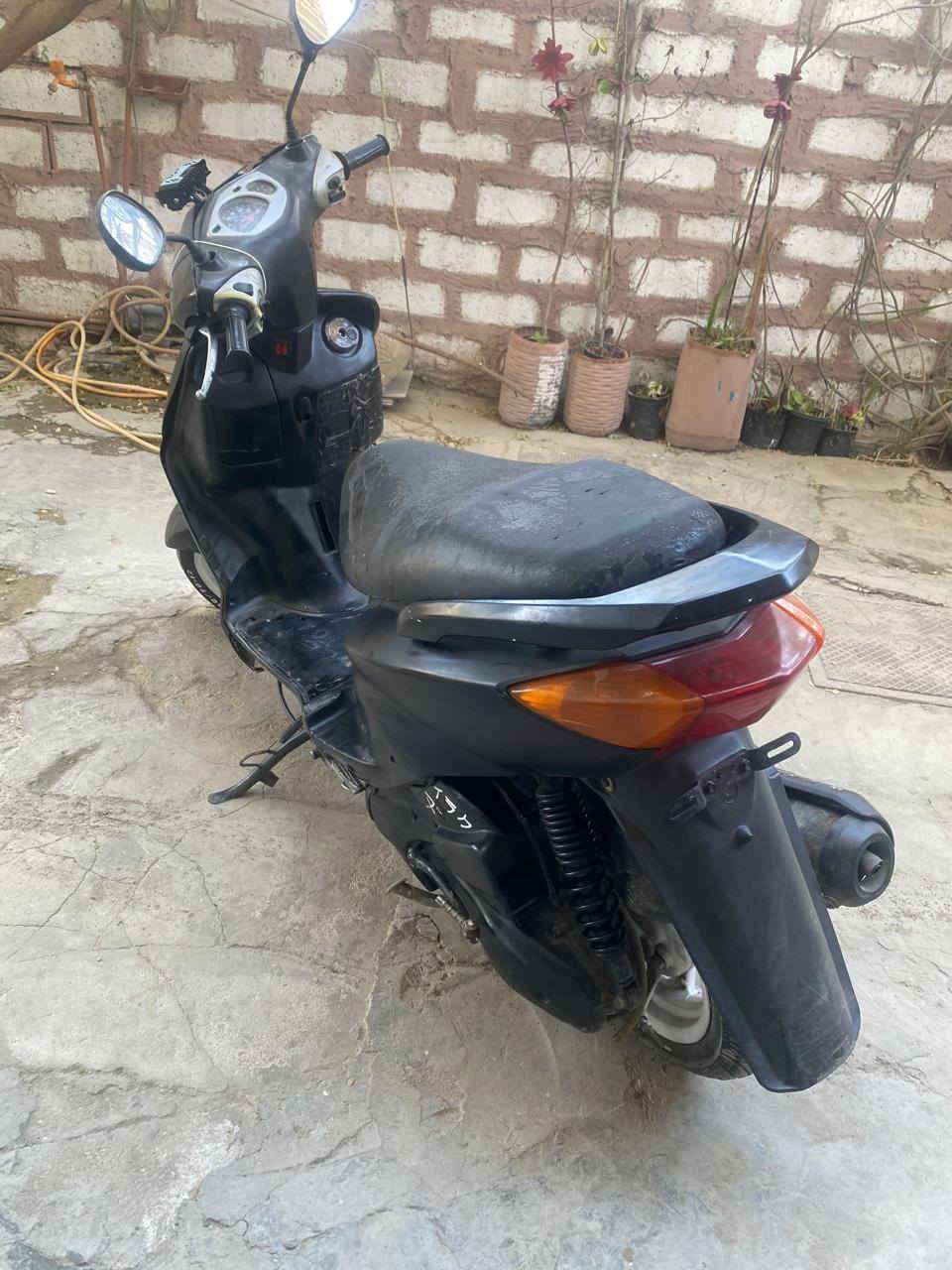 سلام عليكم دراجة سكنس نثية دراجة مجفتة مرة وحدة دراجة أي نقص مابيهة بس نقس ترايش الكهربائيات كلهة شغالة دراجة شلعة ومعدل رقم *********** فقط واتساب بكاني بغداد شماعية لا يوجد توصيل
