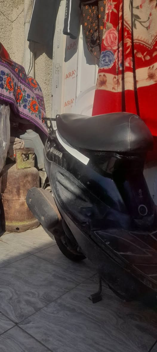 سلام عليكم شباب دراجه🛵 للبيع بيجي ٦٠ دراجه فول🚀 شلعه  دراجه نضيفه بشكللل 

 الدراجه شغاله نص☺️ هندر كهربايات شغاله سلف الباتري ضعيف الله شاهد 🌚

ملاحظه🖤/الدراجه الصالنصه. مالها مزروفه وبيه صوت

السعر ٣٥٠  وبيها مجال حك جيه العنوان 📌

بغداد 📌المنطقه البياع حي العامل اتصل عل رقم ***********
