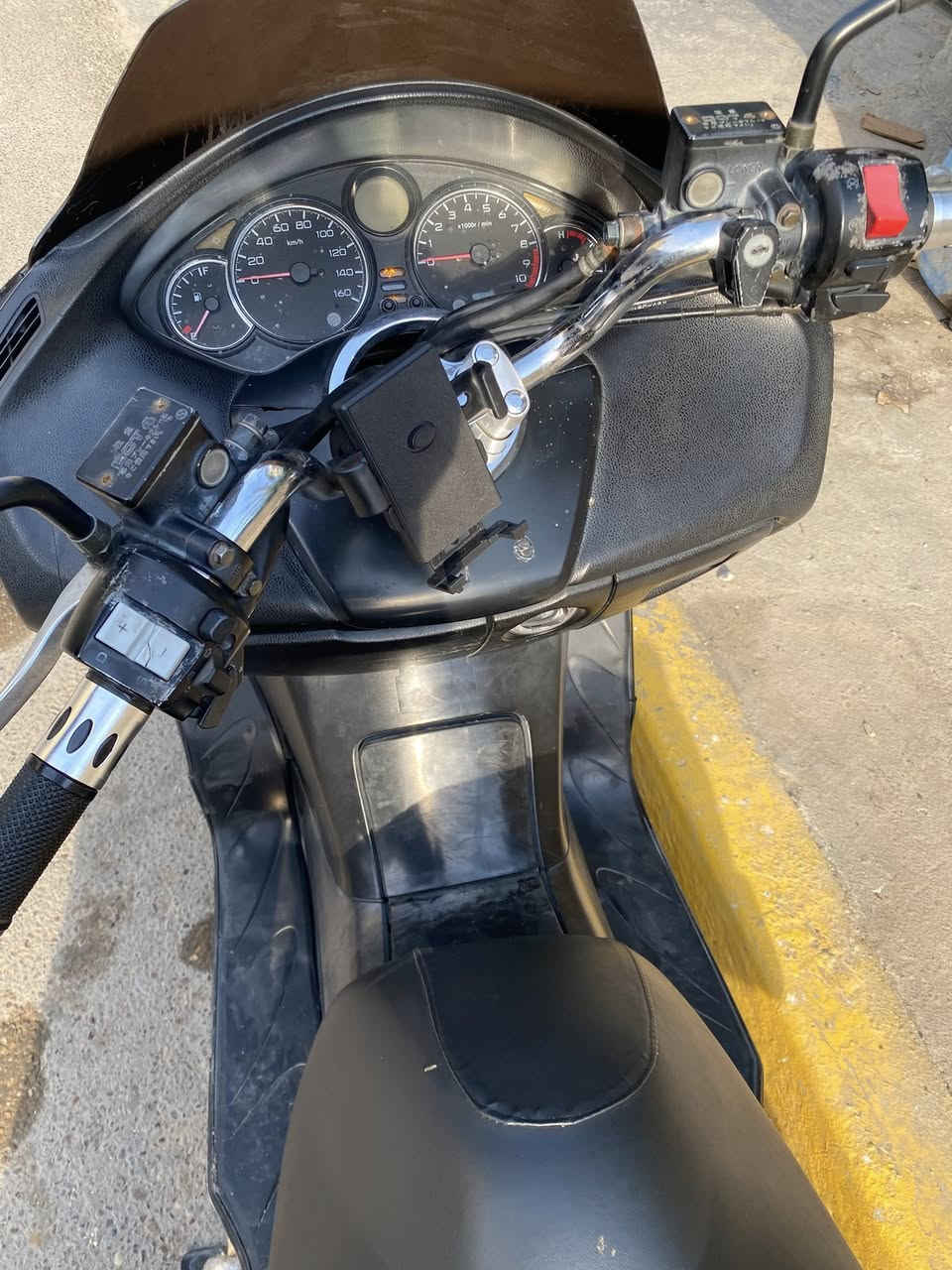 سلام عليكم فورزا ٠.٨ دراجه بلاديه كل نقص مابيها ماشاء الله شلعه ومعدل الدراجه مكينه خرسه وخير من الله مداريها دهن موتل وبانزين محسن 
عميه الدراجه كير ملغي 
بيها لايتات ٤ زينون اصلي اصفر وابيض 
حماوه ثابته 
اوراق بيها الدراجه وبيها وصل مال كمرك مدفوع 
ملاحظات بسيطه بالكفرات فقط 
للبيع سعرها ٧٥٠ وبيها مجال كلش بسيط مكانها بغداد الحسينيه ***********
