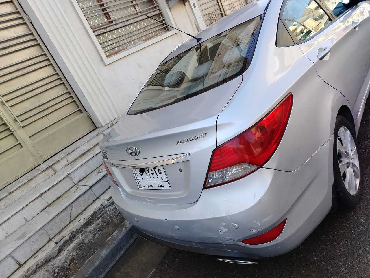 السلام عليكم
اكسنت خليجي موديل ٢٠١٢ محرك ١٦٠٠
كير ومكينه خير من الله
بيهة جاملغ الايسر مبدل مال مؤسسه وطخة بالدوسه فقط 
فتحة اشاير بالمري ٥ ويل كب
تحكمات بالستيرن 
مكاني بغداد الاعلام ٩٨ وبيهة مجال
***********
