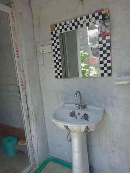 عندي بيت للبيع خانقين توله فروش يم معمل نسيج بي غرفه نوم صاله ستقبال صحيات خارجي وداخلي حوش خارجي وداخلي وسعر 12 يرهم قصط 10مقدمه ولباقي قصط زراعي مكاتبه  مساحه 180متر بيت تجاوز ورقم ***********
