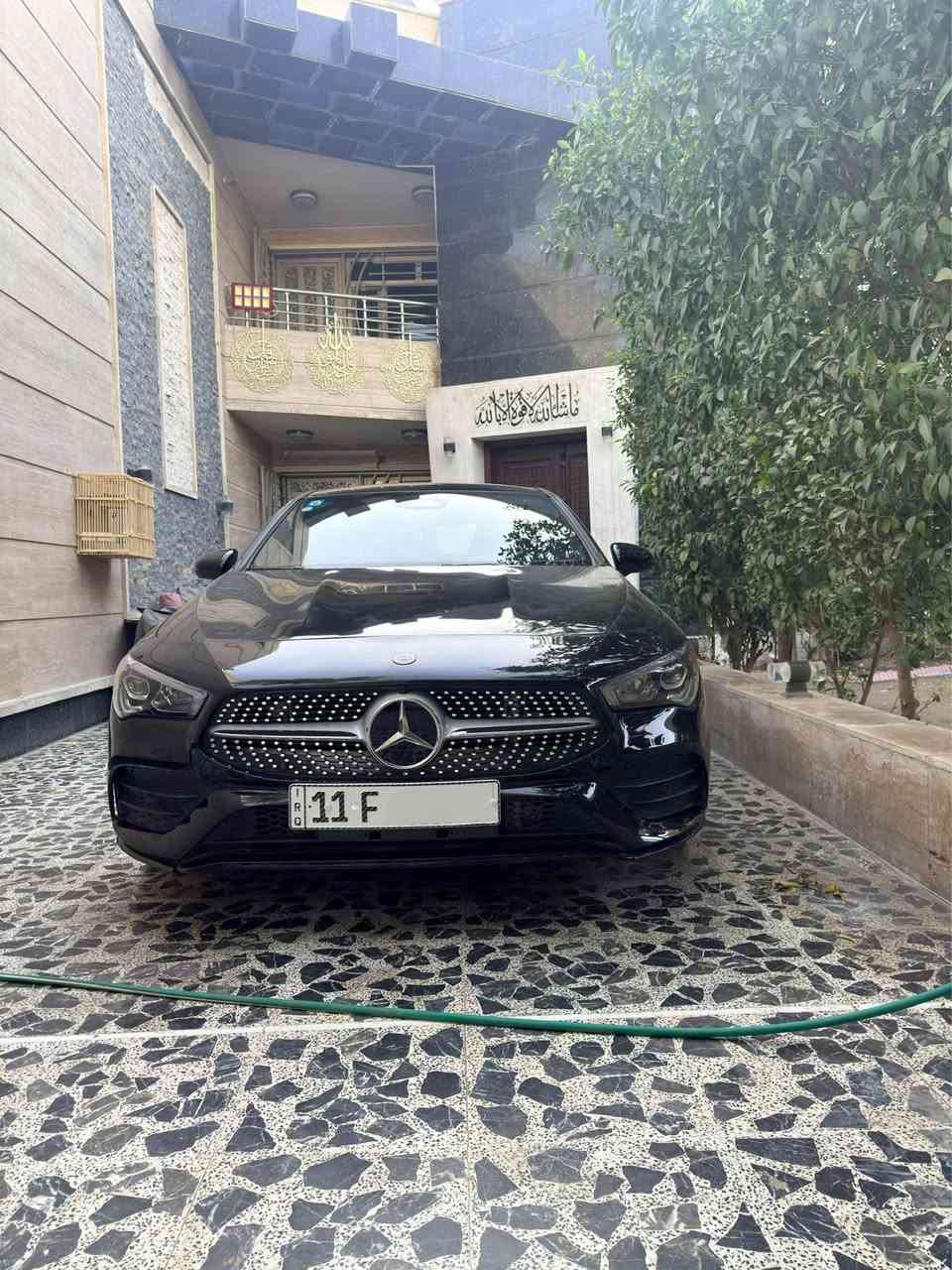 الموديل: 2025
CLA 250
المحرك: 2.0 لتر تيربو
ناقل الحركة: أوتوماتيك 8 سرعات
اللون الخارجي: أسود
اللون الداخلي: أسود بخياطة حمراء رياضية 
الممشى: 1400 فقط
شاشة عريضة مزدوجة (عداد ديجيتال + شاشة وسطية)
ظام MBUX مع تحكم صوتي
إضاءة داخلية Ambient متعددة الألوان
مقاعد رياضية جلد / ألكانتارا
ستيرن لمس رياضي متعدد الوظائف
دخول ذكي (بصمة بجميع الآبواب) + تشغيل بصمة
فتحة سقف
تدفئة مقاعد 
شاحن لاسلكي
carplay و android auto 
رادار تخفيف سرعه 
تنبيه قياده اثناء السير 
اوتو هولد كهربائي اوتماتيك 
اوتو ستارت
فتح صندوق عن طريق القدم بدون لمس
ويل رياضي AMG
حساسات أمامية + خلفية + جانبية
كاميرا خلفية
رادار أمامي مانع تصادم وخلفي 
مكيف ثنائي التحكم
انظمة قياده 
Eco / Comfort / Sport)
السعر:320 بغداد, العراق


**إذا كنت صاحب هذا الإعلان وتريد حذفه لأي سبب، رجاءا أرسل رسالة إلى الدعم الفني**