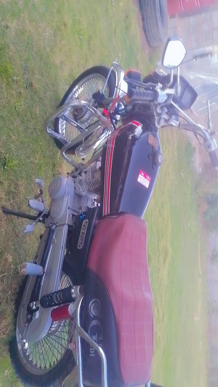 سلام عليكم دراجه للبيع يراني موديل ١٩ كفاله عامه ٣٧٥ مكان السحاقي ***********
