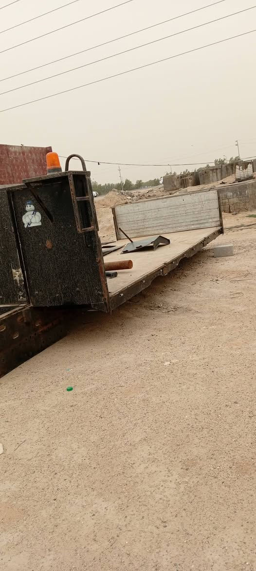 السلام عليكم
سطحه سكانيا للبيع طول 6 متر سابقا عليها كرين ابلوك جاهزه هيه وحدادتها العنوان البصره رقم الهاتف ***********
