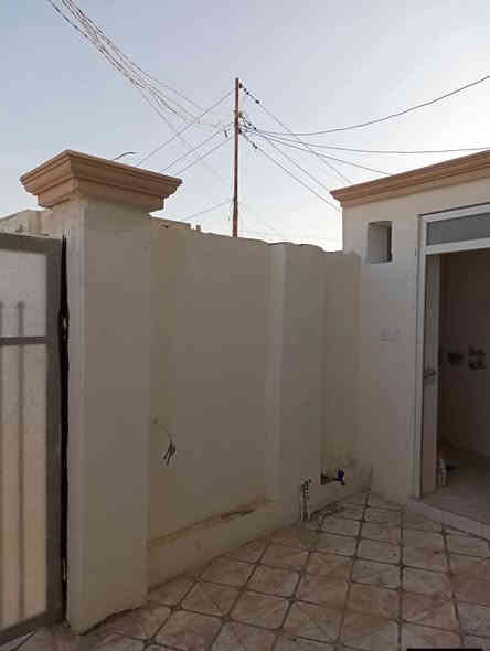 السلام عليكم 
دارين اثنين للبيع أو مراوس بقطعه 
مكان مميز
طابو زراعي سند 25 
العنوان // بابل المدحتيه المعاره خلف دار الأستاذ   محمد كامل اللوفه الحاده ركن على شارعين امامي 7متر جانبي6متر
المساحة لكل بيت //١٤٠متر 
نوع البناء طابوق السقف صب كونكريت 
بناء حديث سنة ٢٠٠٢٥
تحويل البيت 
 ثاني يوم بعد الشراء
تفاصيل البيت يتكون  من
عدد الغرف 2
استقبال 
صاله 
مطبخ
ممر عدد 2
طارمه 
صحيات داخليه و خارجيه
خدمات كامله من ماء وكهرباء 
وتبليط قريب على الشارع الرئيسي 20متر
السعر //البيت الواحد ٧٥ مليون وبي مجال
سنة البناء 2025
البيت حلو ومابي اي نقص 
ملاحظه/ البيت فارغ حالين 
وايضا يوجد خط مولده وكهرباء وطنيه شغال البيت منور اي نقص بلبيت ماموجود 
بناء جديد
للاستفسار
مراجعة مكتب دلالية وائل الهندي 
شارع ٦٠ قرب سلوان أبو الكاشي مقابيل فرع علي قماره 
*********** 
***********رائد الهندي
