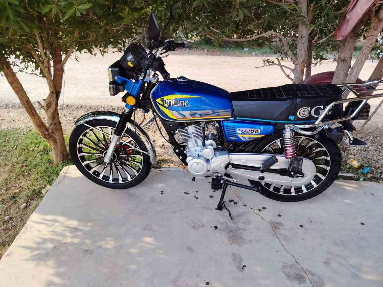 السلام عليكم للبيع دراجه سيفان موديل 2025 دراجه جديده بعدهي زيرو محرك 200CC دشبول شاشه عرض فيديو شكل جديد محرك مكفول كهربائيات كله شغاله بصمه تشغيل عن بعد أوراق اصوليه كارتونيه ومنفيس مامكمركه بدون كمرك ماتترقم السعر 850 وبيه مجال للطيبين المكان بغداد المدائن سلمان باك الاستفسار أكثر الاتصال على الرقم *********** ولي ماعاجبه السعر لا يعلق ويكسر بحلال العالم
